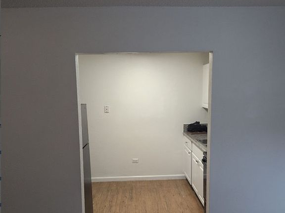 3rd image of 721 Depew St #6