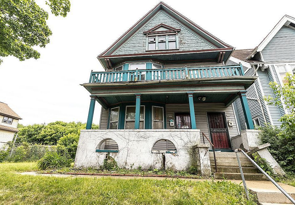 1st image of 223 E Burleigh St #225