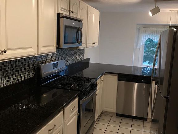 3rd image of 29 Waterview Dr Unit D