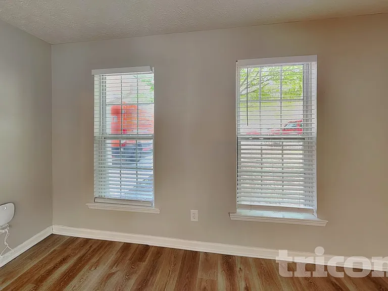 9598 Lakeview Cir — Photo 14