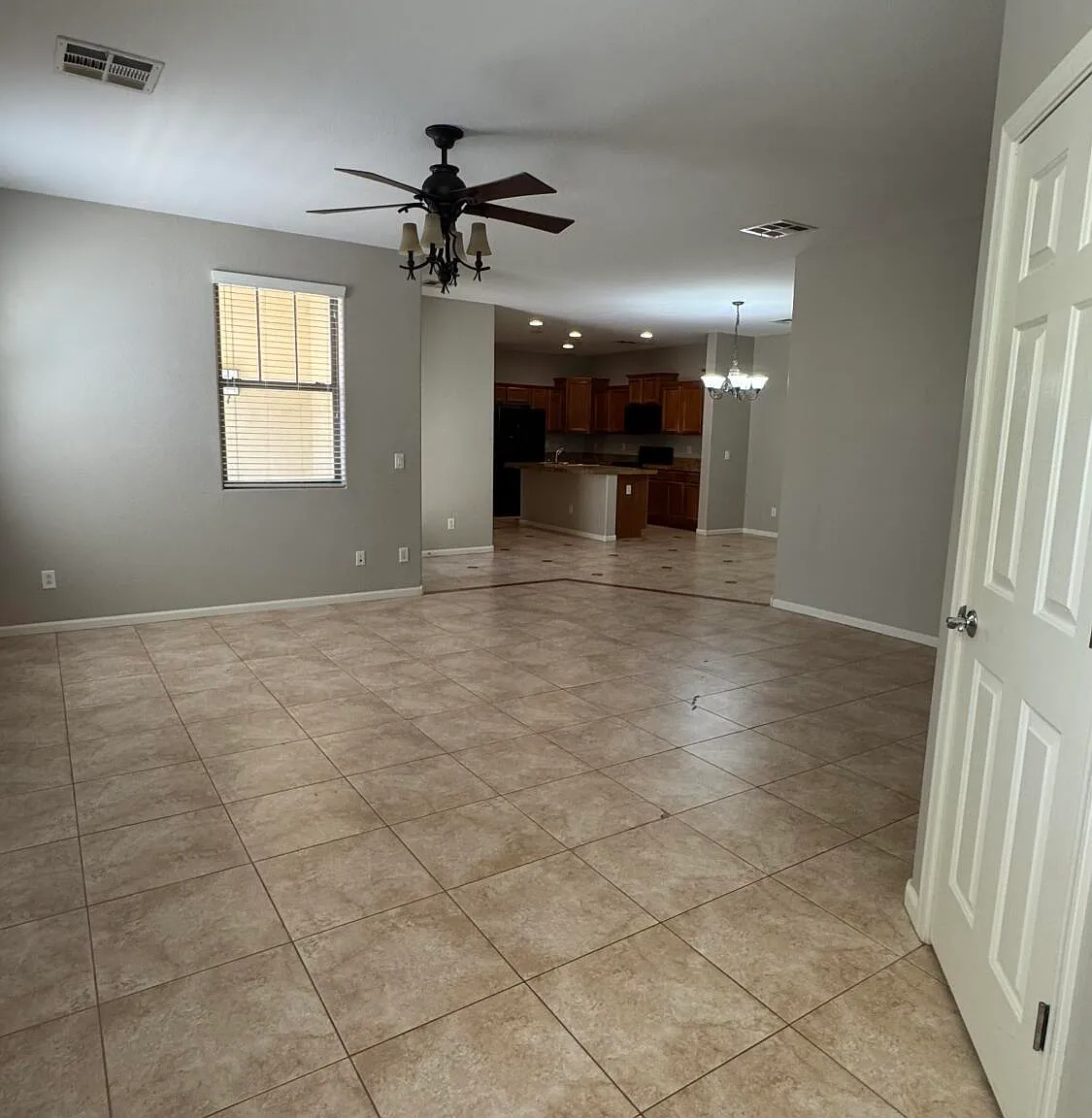 3 bed, 2.0 bath, 1679 sqft, $2,000 — Photo 2