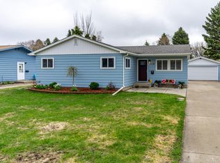 1519 S 16th St, Grand Forks, ND 58201