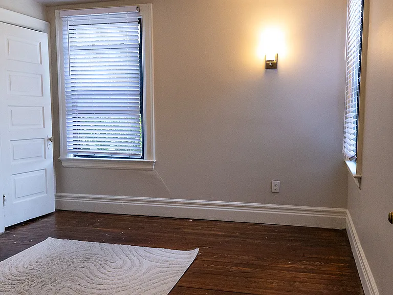 262 W Grand Blvd — Photo 11