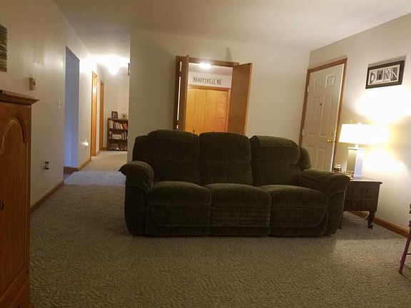 3rd image of 105 Red Bud Ln