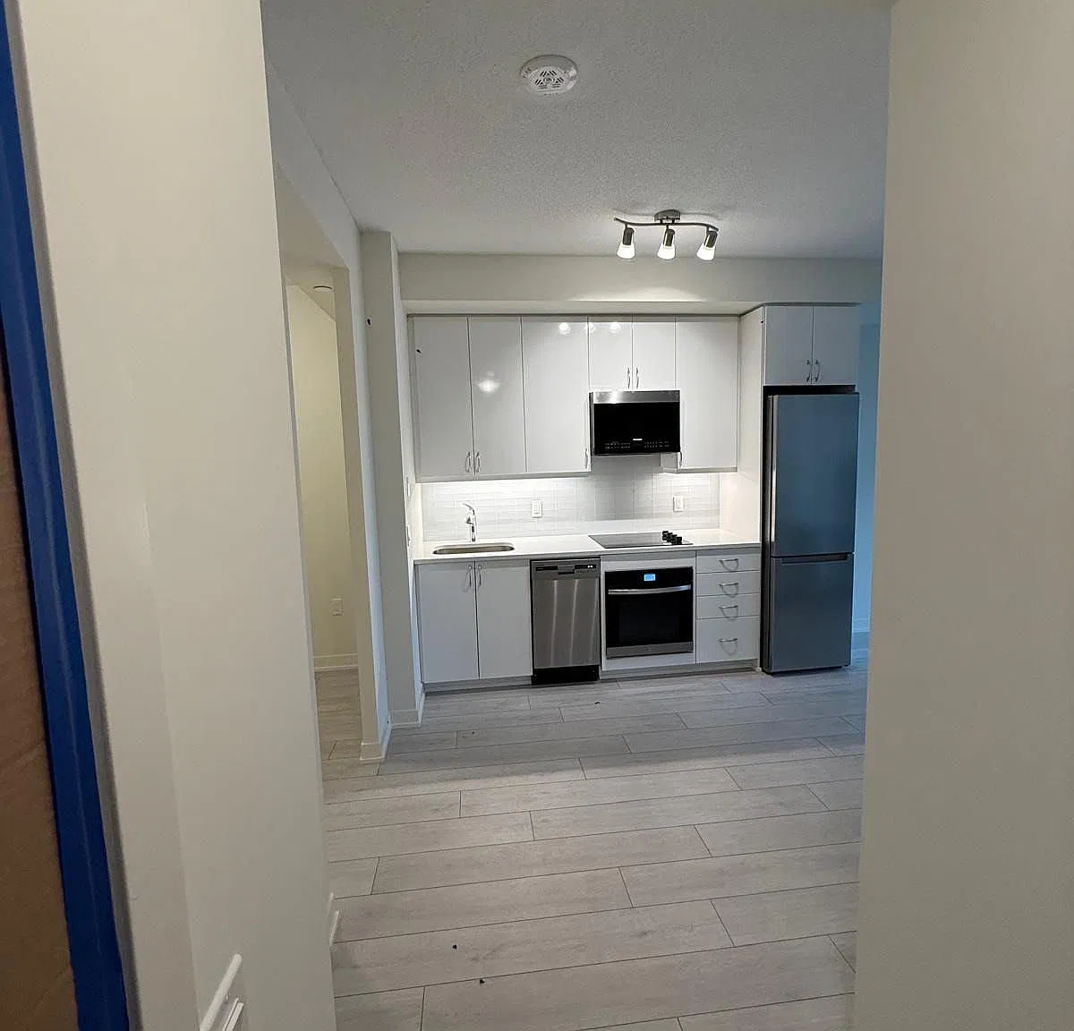 2 bed, $2,400 — Photo 4