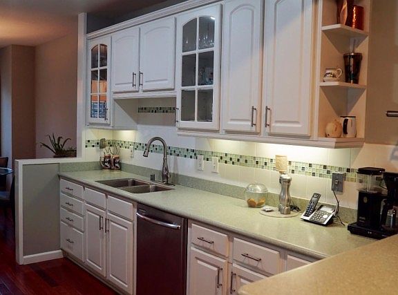 5th image of 905 Cowper St