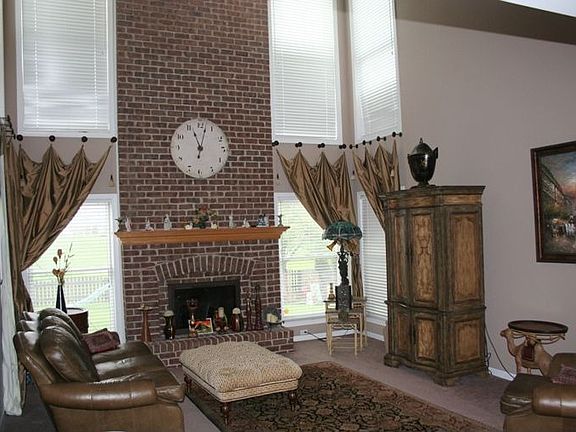 3rd image of 2531 Skylane Dr