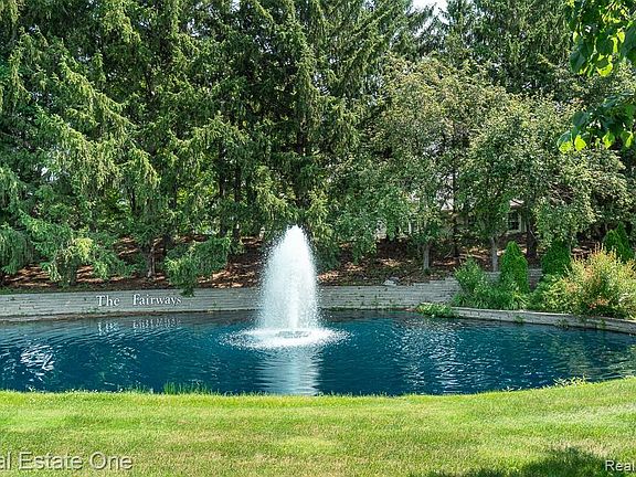 3rd image of 5936 Creekside Dr #87