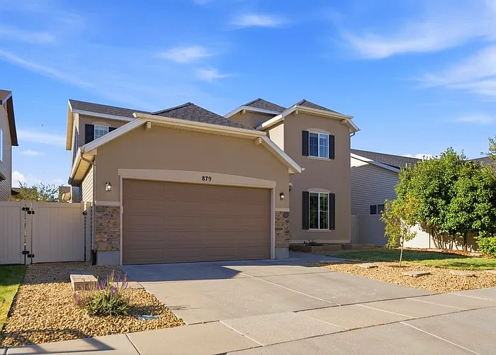 4 bed, 3.0 bath, 2448 sqft, $3,000 — Photo 1
