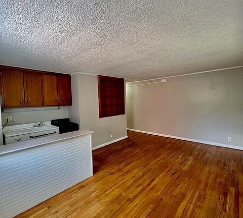 5th image of 1010 N Corona St APT 211