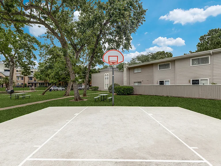 Basketball Court at Regatta Apartments