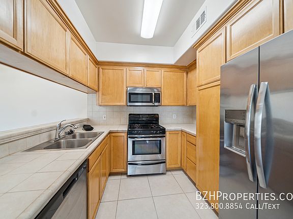 4th image of 3328 S Oakhurst Ave #205