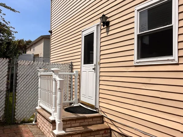 766 Maguire Ave, Staten Island, NY 10309