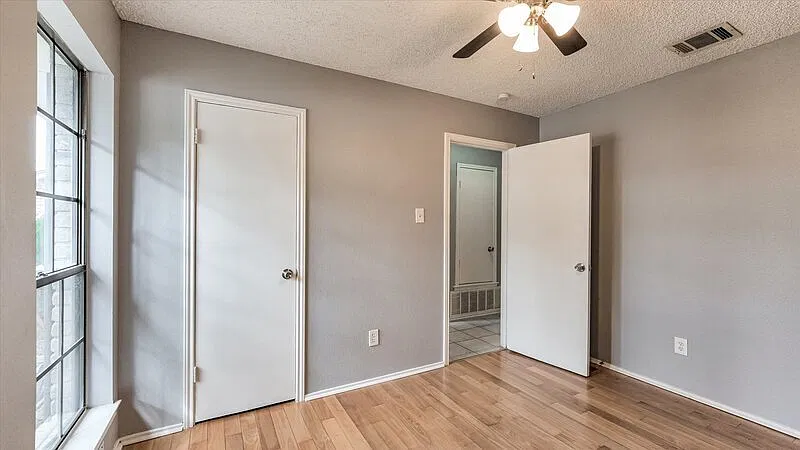 9903 Royal Hunt - 1 — Photo 3