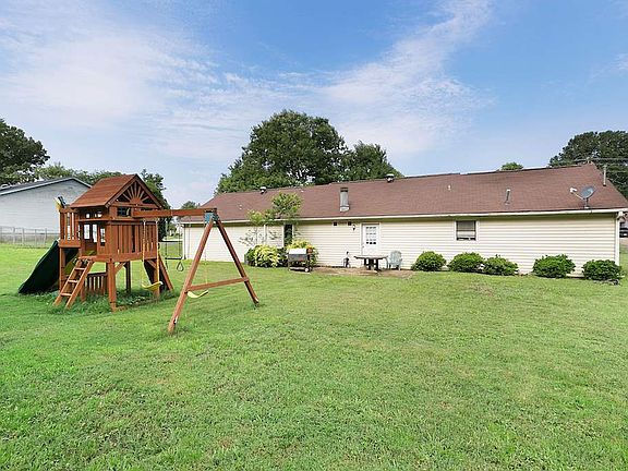 2nd image of 54 Meadowood Dr