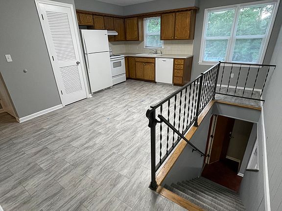 3rd image of 5937 Pflumm Rd #1