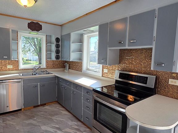 5th image of 601 10th St