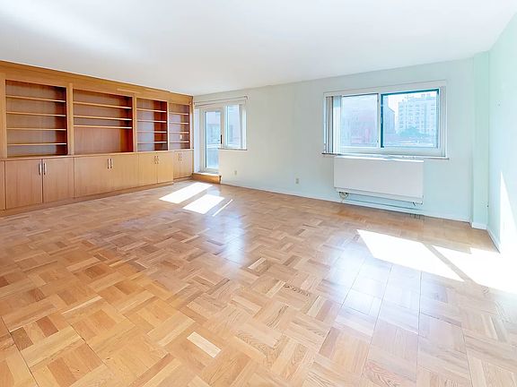2nd image of 100 W 89th St APT 7R