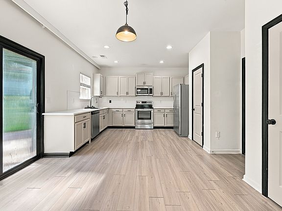 4th image of 129 Zulabelle Ct