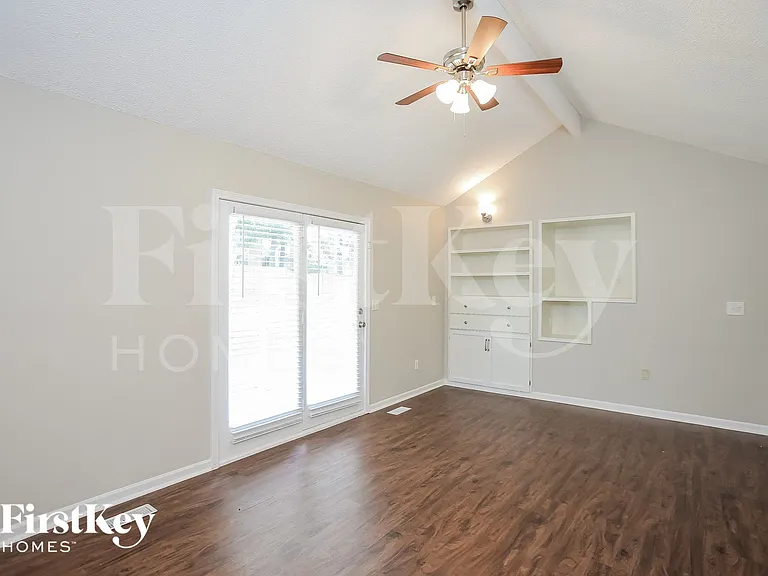8033 N Everton Ave — Photo 4