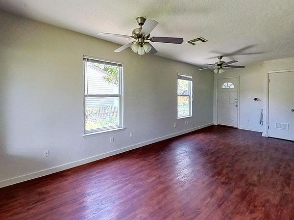 4th image of 210 Jackman St