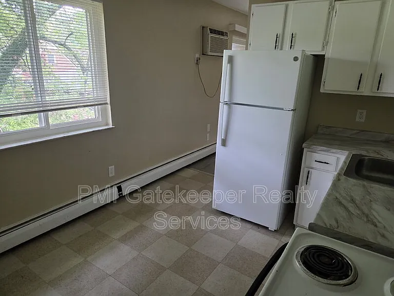 2459 Montana Ave #8 — Photo 9