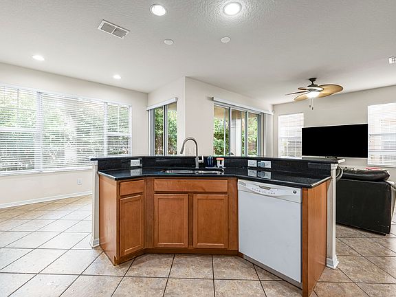 4th image of 5531 Napa Dr #1