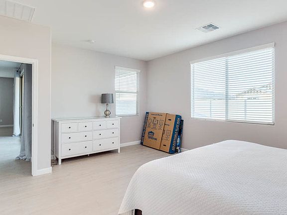4th image of 37528 W Leonessa Ave