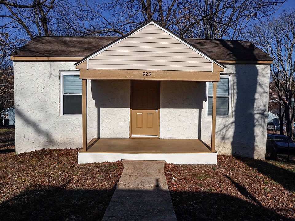 1st image of 923 W Woodland Ave
