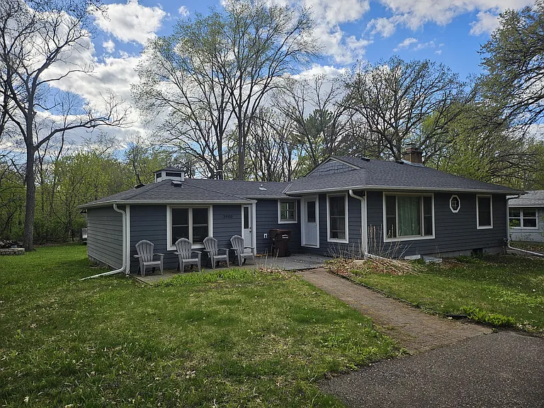 3900 Victoria St — Photo 1