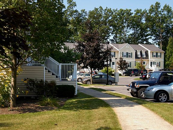 5th image of 405 Oakwood Ave