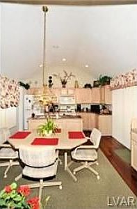 5th image of 16 Aspen Ct