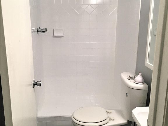 3rd image of 645 Lime Ave APT 3