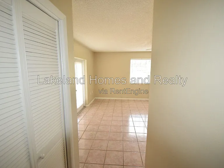 1204 Honeytree Ln W — Photo 21