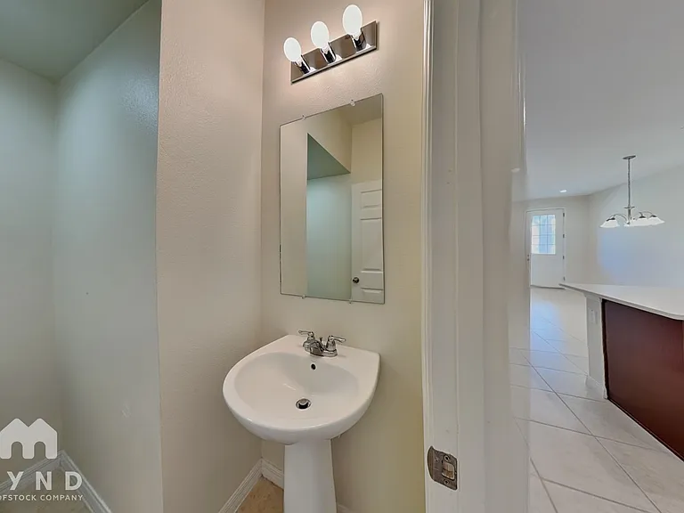 8831 Herencia Aly — Photo 16