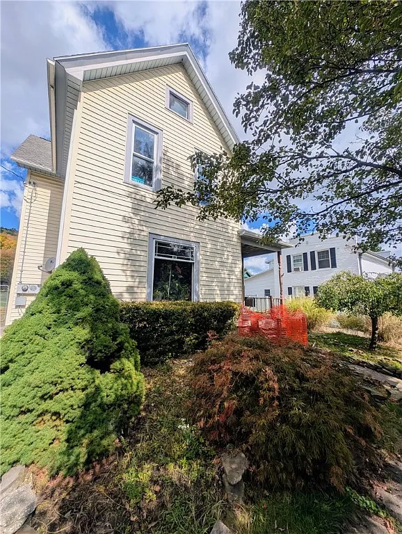 14 Lake St photo 1