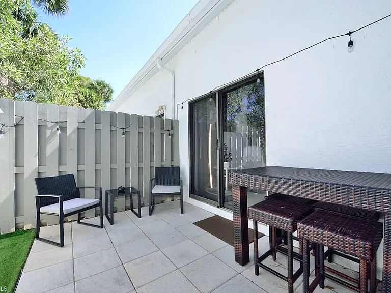 878 Meadowland Dr #B — Photo 4