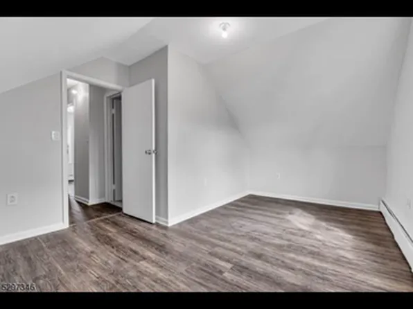 233 Pine St #3, Elizabethport, NJ 07206