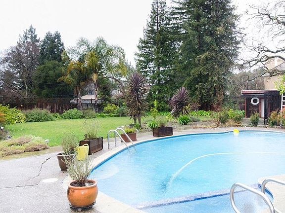 5th image of 555 Encina Ave