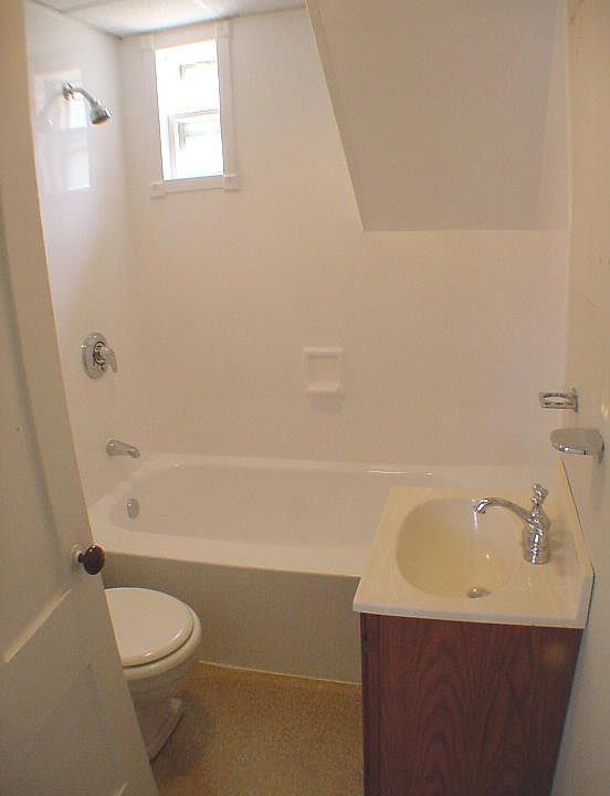 Bathroom between kitchen & hallway