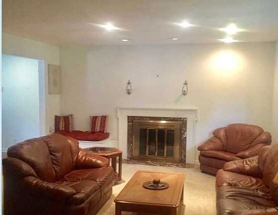 4th image of 1030 Field Ave