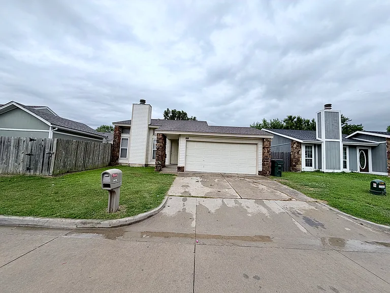 8416 N 116th Pl E — Photo 1