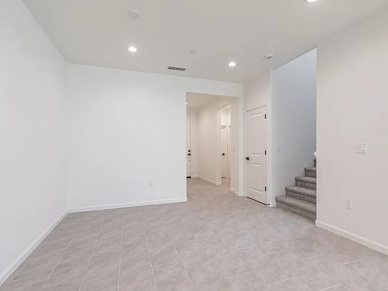 697 Philip Way — Photo 7