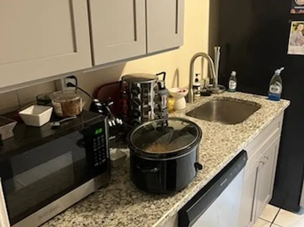 2776 Hampshire Rd APT 2, Cleveland Heights, OH 44106