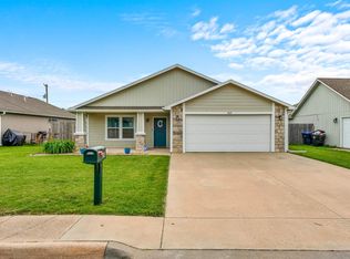 7015 SW Wheatfield Ln, Topeka, KS 66619