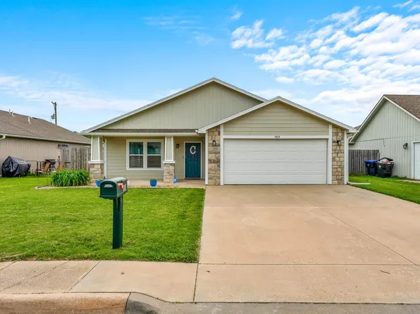 7015 SW Wheatfield Ln, Topeka, KS 66619