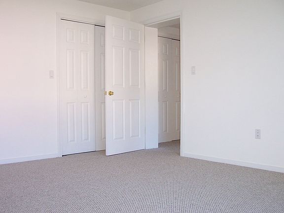 Bedroom w/ Solid Six Panel Door