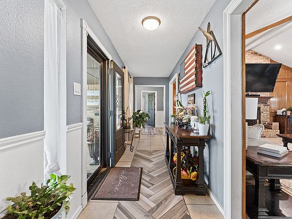 4th image of 20 Dartmouth Cir