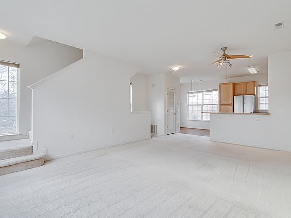 4th image of 23176 Blackthorn Sq