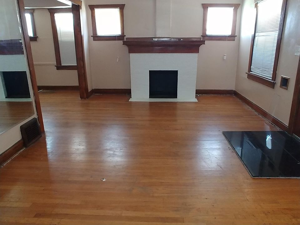 2nd image of 3212 Cypress Ave